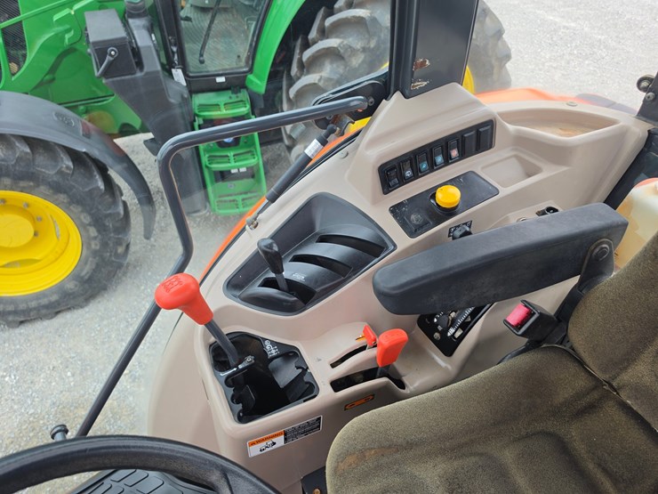 2016-kubota-m7060-image-16