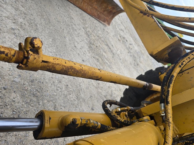 2007-caterpillar-12h-image-35