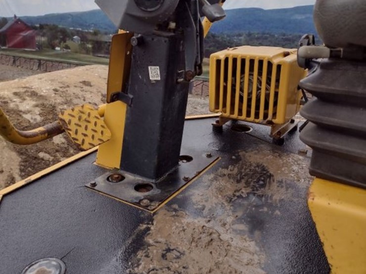 caterpillar-cs-563e-image-11