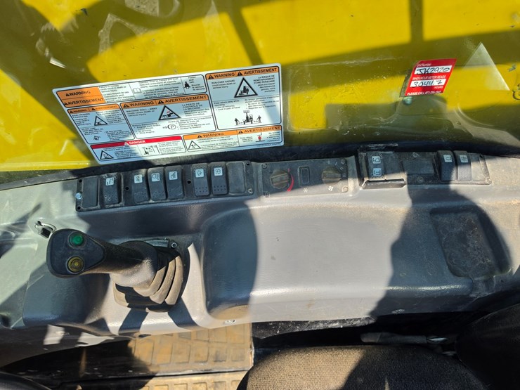 2016-caterpillar-th255c-image-10