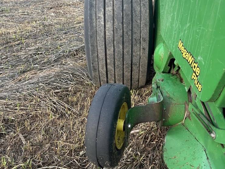 2010-john-deere-568-image-8