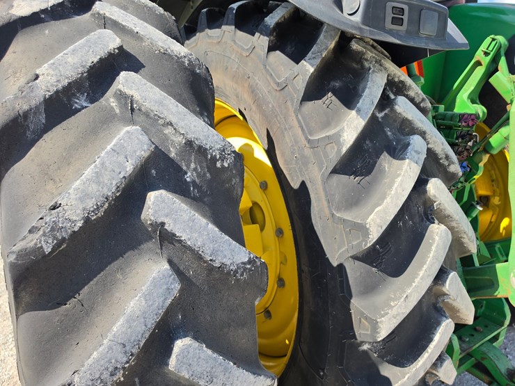 2012-john-deere-8335r-image-13