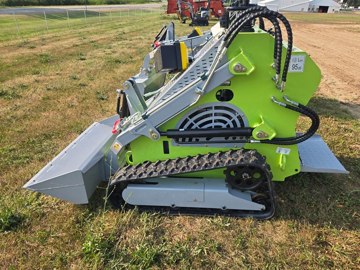 #8854-•-ats-t460-mini-skid-steer-23-hp-image-6