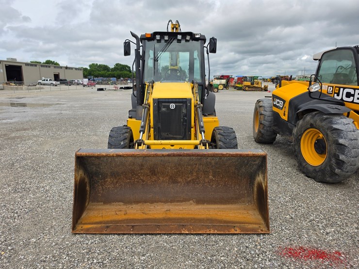 2022-new-holland-b95c-image-2