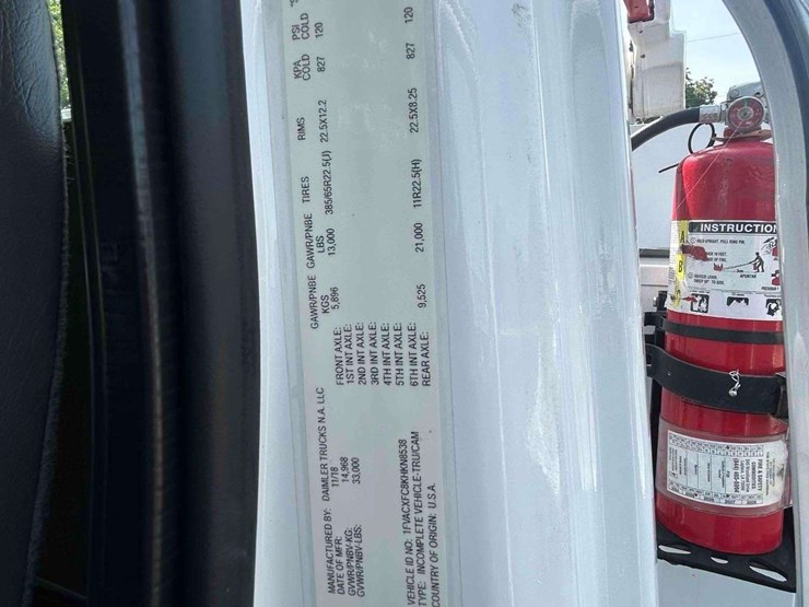 2019-freightliner-m2-106-image-43