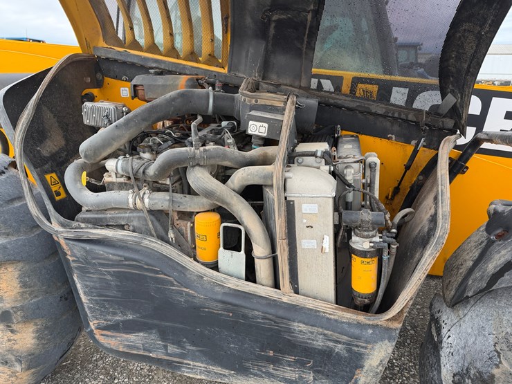 2014-jcb-541-image-19