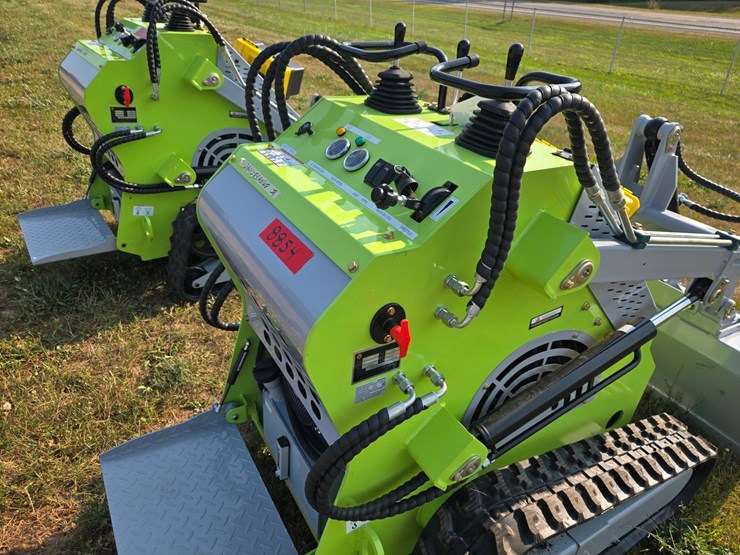 #8854-•-ats-t460-mini-skid-steer-23-hp-image-2