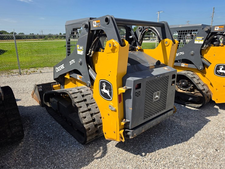 2023-deere-317g-image-16