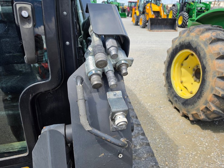 2021-new-holland-c345-image-6