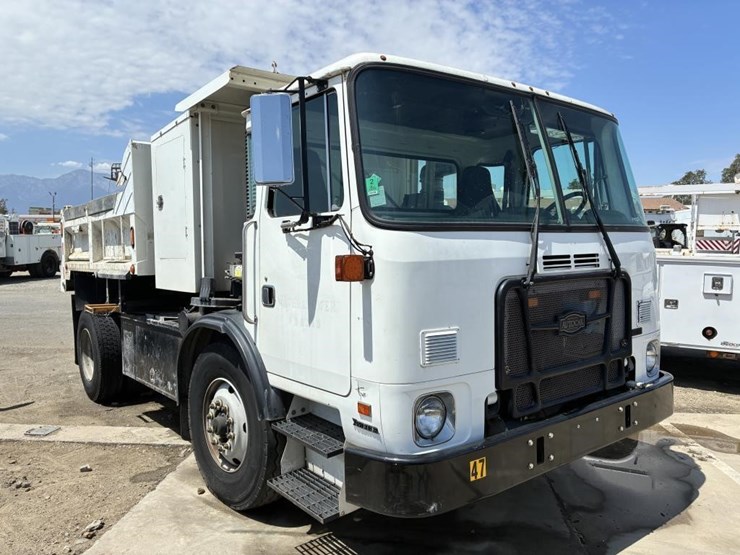 2011-autocar-xpeditor-image-2
