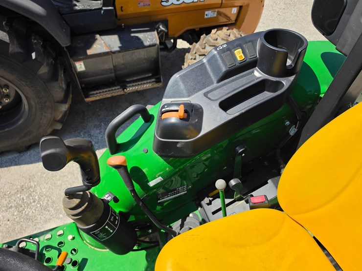 2022-john-deere-5045e-image-19