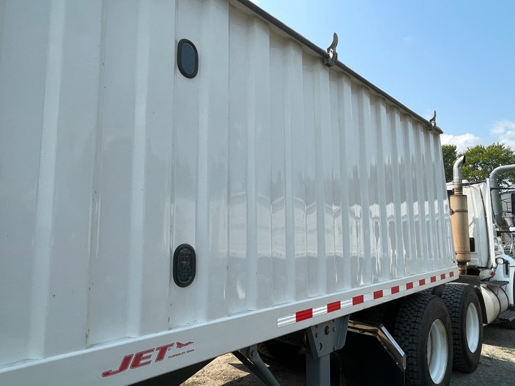 #1260-•-2013-jet-co-tandem-axle-26'-grain-trailer-(has-wi-title)-image-46