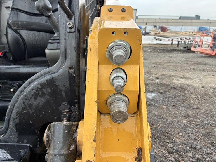2016-caterpillar-249d-image-10
