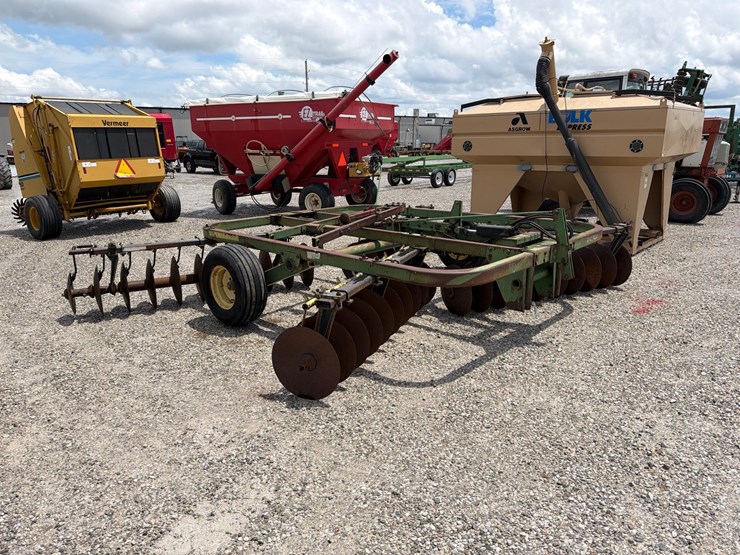 john-deere-210-image-1