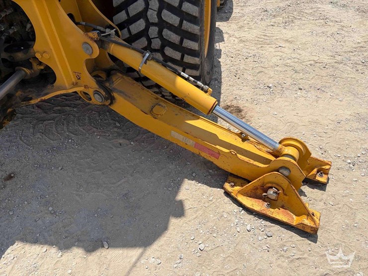 2020-deere-310l-image-30