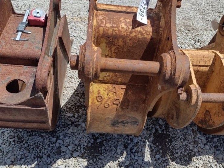 caterpillar-12-image-2