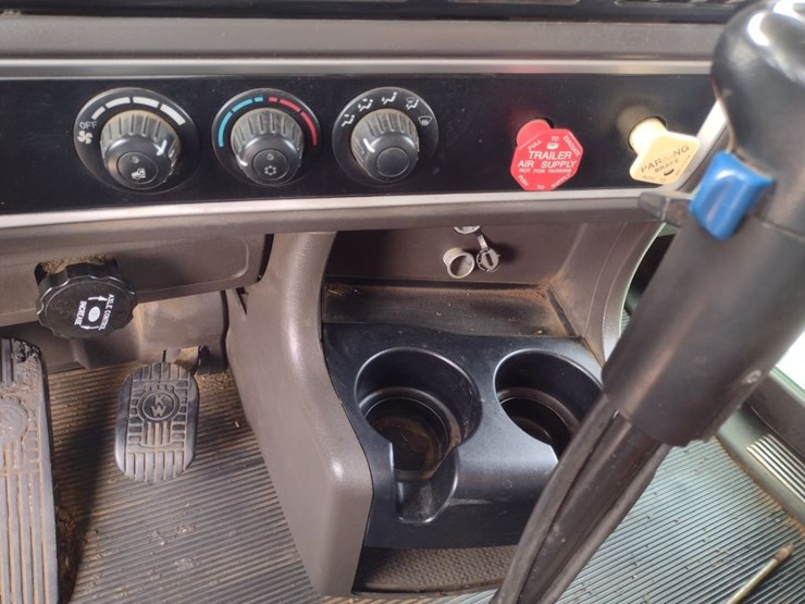 kenworth-t800-image-11