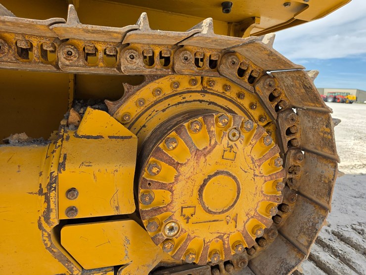 2021-caterpillar-d1-image-15
