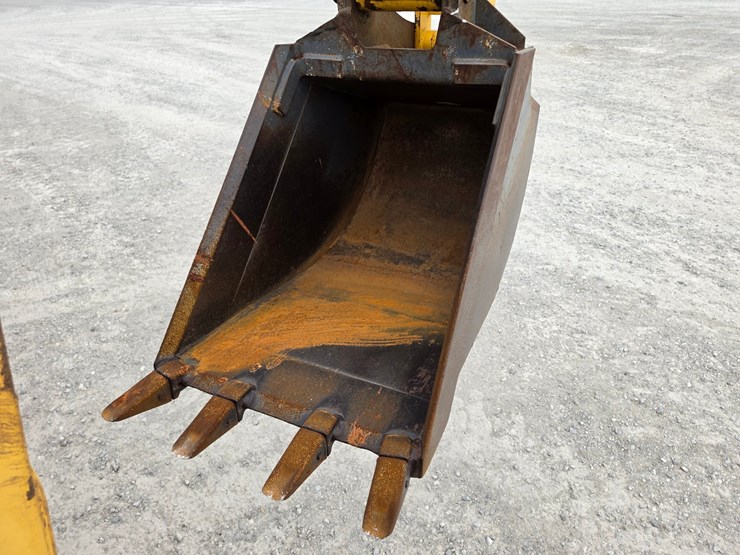 2001-new-holland-lb75-image-17