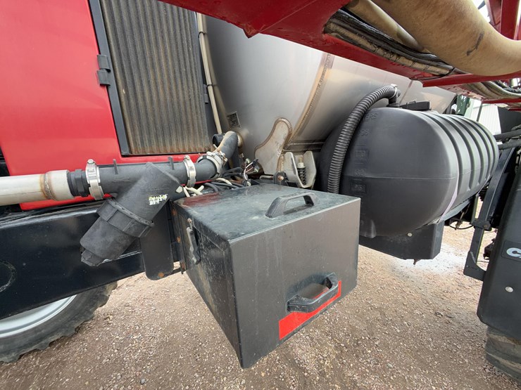 2009-case-ih-4420-self-propelled-sprayer-image-28
