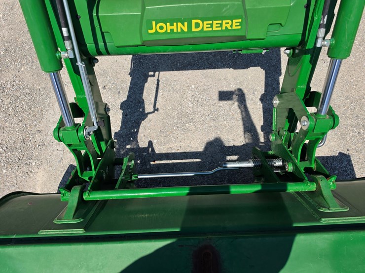 2022-john-deere-5045e-image-5