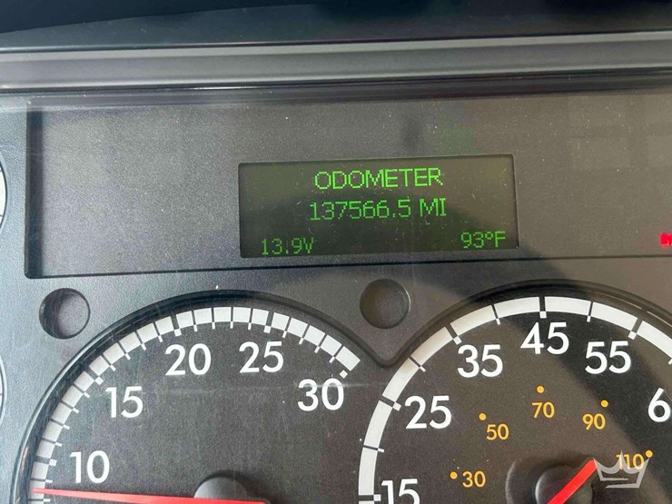 2019-freightliner-m2-106-image-6