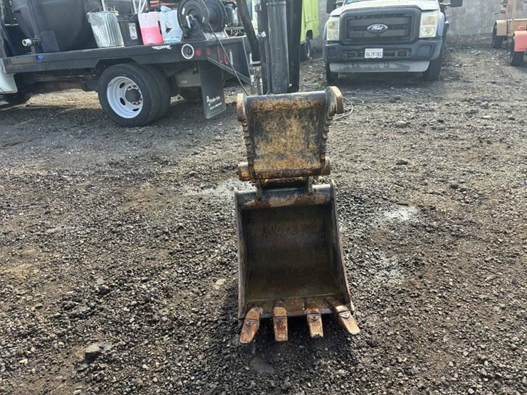 2023-deere-35g-image-10