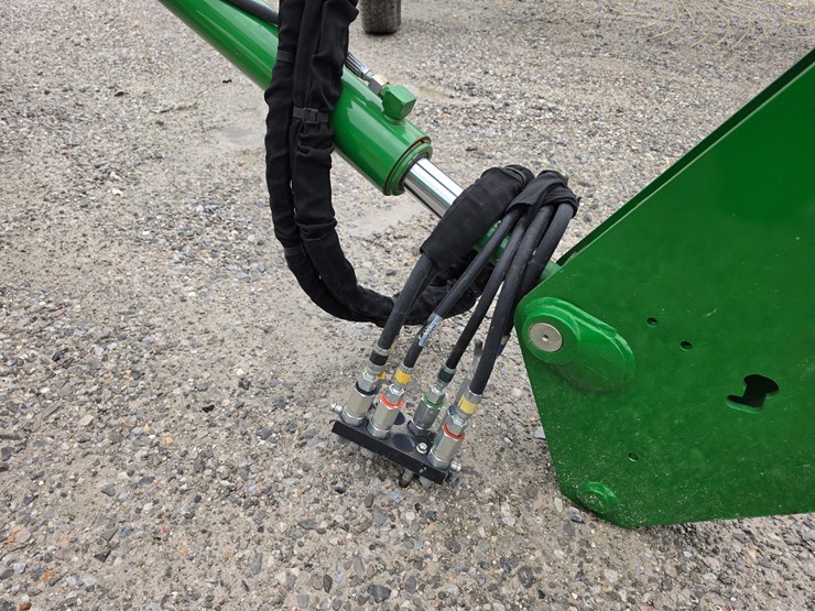 2021-john-deere-700m-image-9