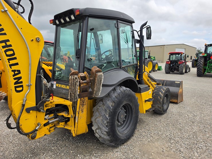 2022-new-holland-b95c-image-8