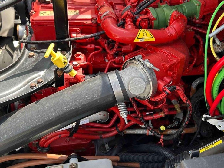2018-freightliner-m2-106-image-11