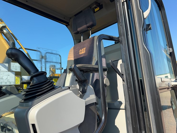 2015-caterpillar-326fl-image-17