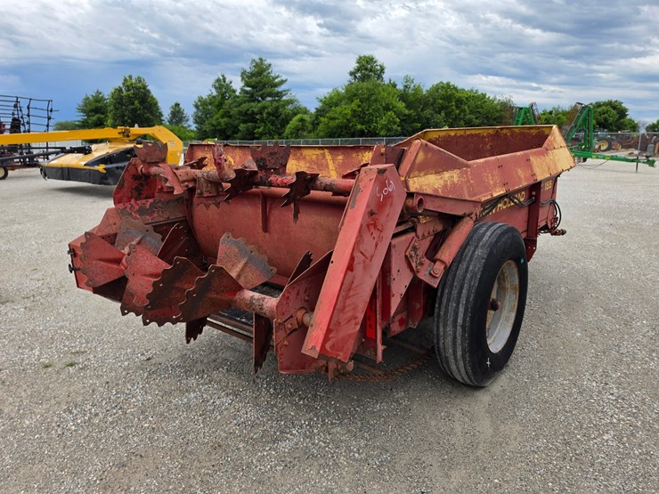 new-holland-155-image-6