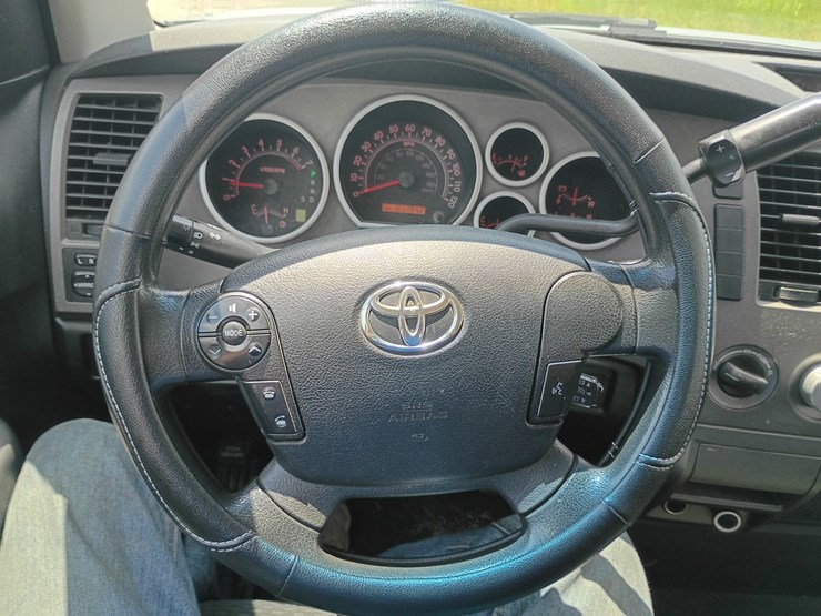 2010-toyota-tundra-image-50