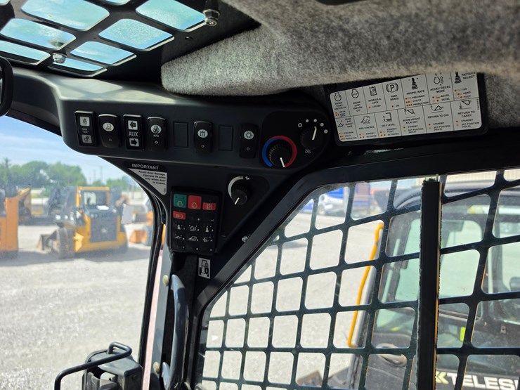 2018-deere-331g-image-9