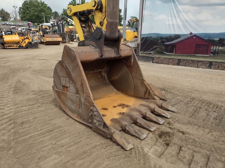 komatsu-pc360-lci-11-image-23