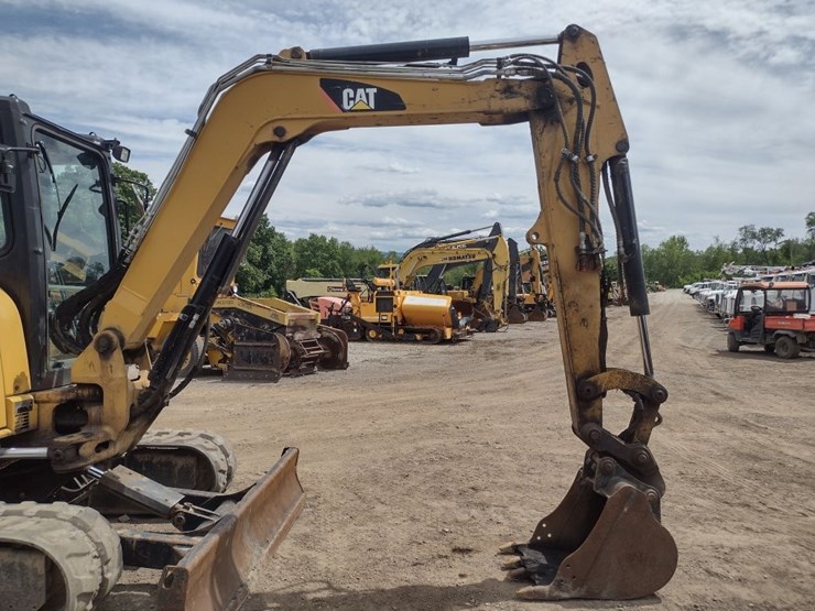 caterpillar-15-image-27