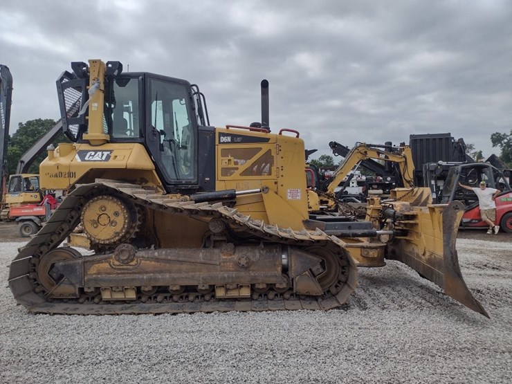 caterpillar-d6n-image-3