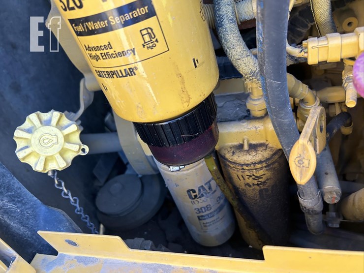 2011-caterpillar-140m2-awd-image-53