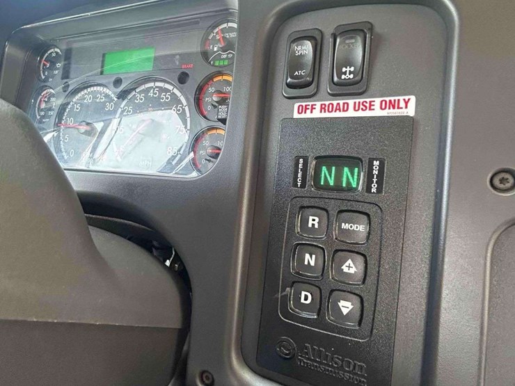 2019-freightliner-m2-106-image-50