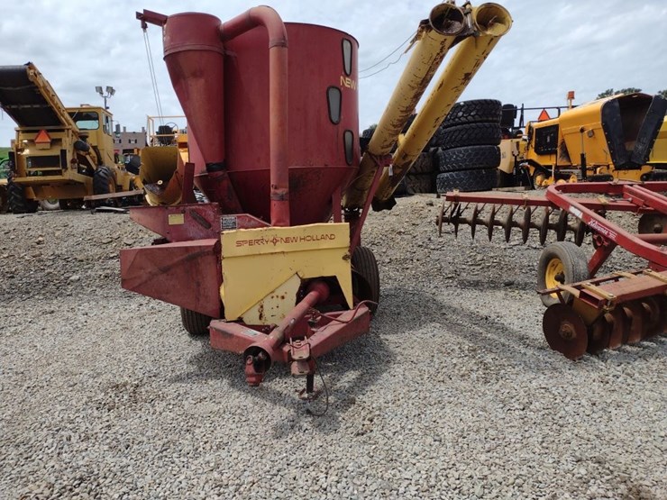 new-holland-355-image-2