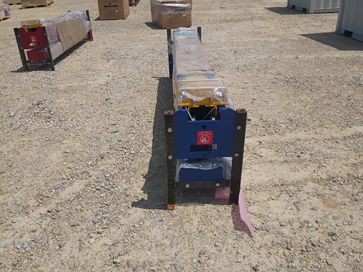 #l77-021-•-lanch-two-post-vehicle-lift-image-4