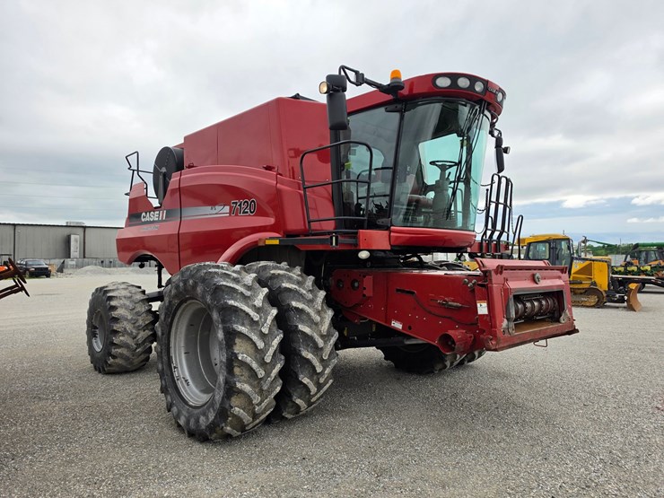 2011-case-ih-7120-image-26