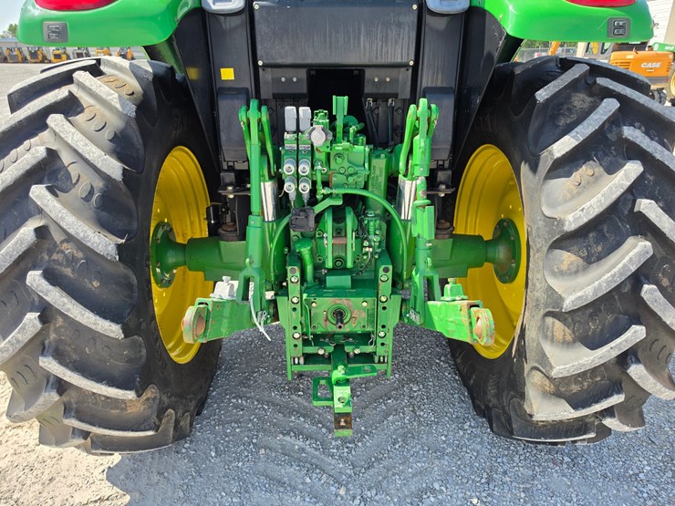2014-john-deere-6140m-image-14
