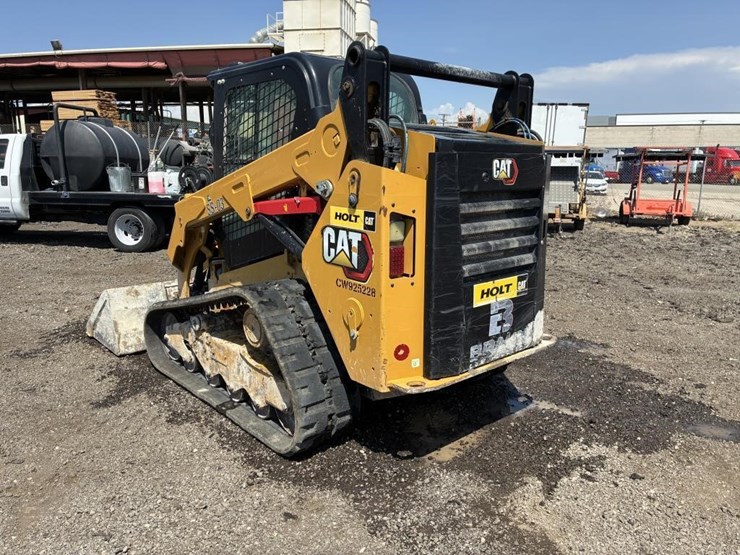 2023-caterpillar-259d3-image-4