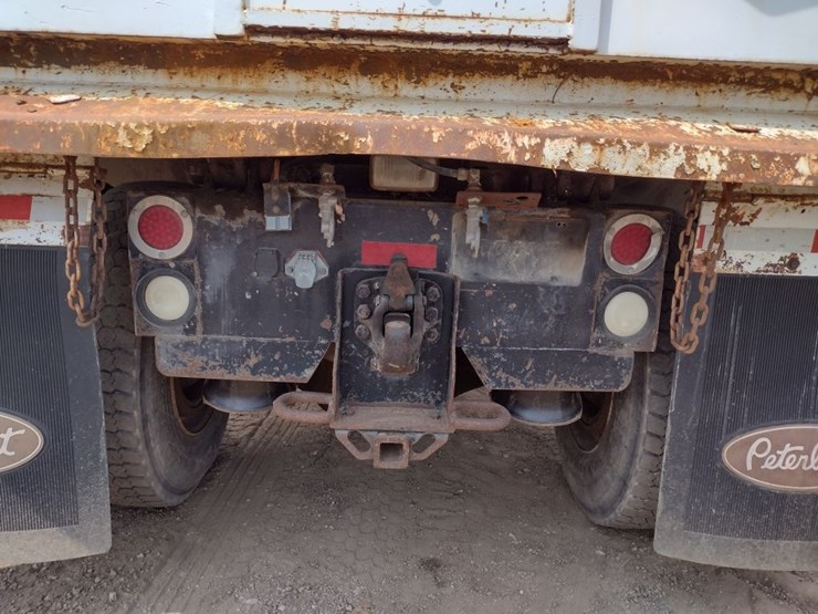 peterbilt-330-image-24