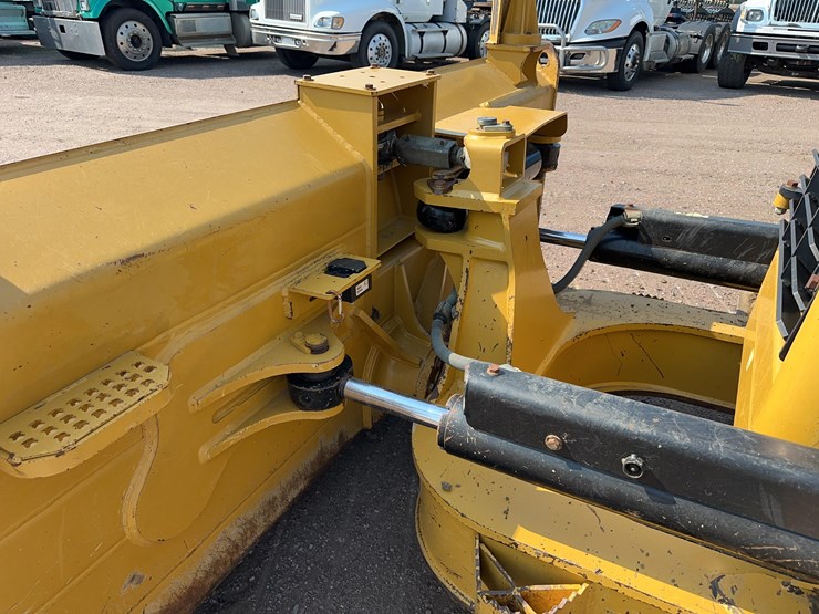 2015-caterpillar-d6n-xl-image-5