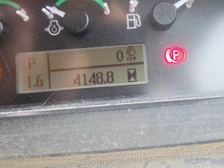 2019-deere-700k-lgp-image-12