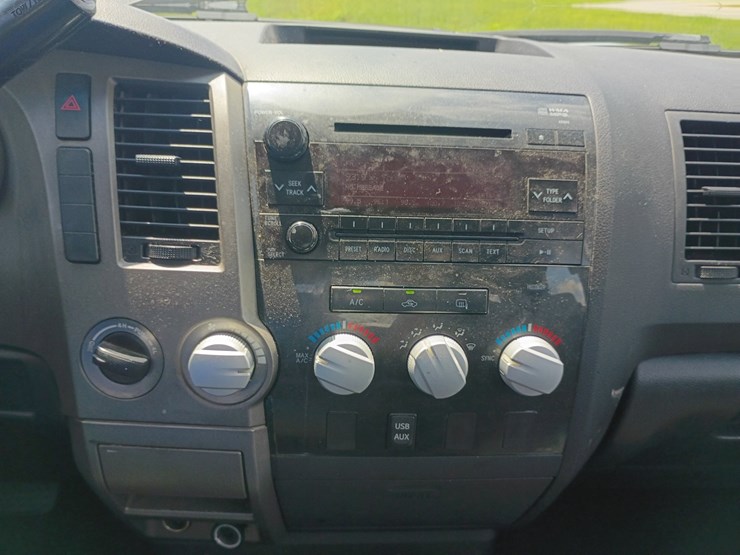 2010-toyota-tundra-image-38
