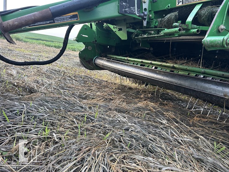 2010-john-deere-568-image-40