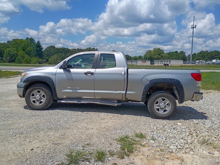 2010-toyota-tundra-image-3
